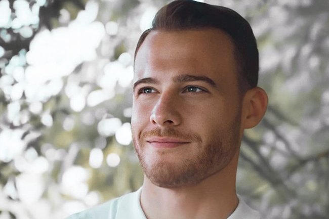 Kerem Bursin podržao mišljenja koja osuđuju scenu iz serije Camdaki Kiz