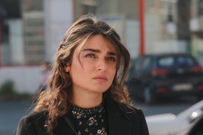 Ayca Aysin Turan u glavnoj ulozi u novoj TV seriji Ada Masali / Priče jednog ostrva