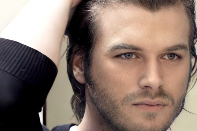 Kivanc Tatlitug posetio kliniku