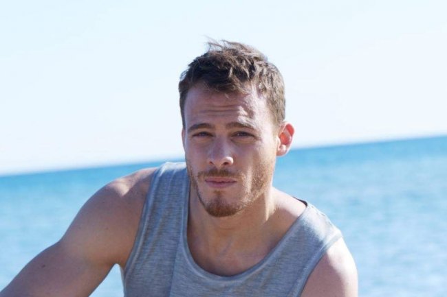 Da li se fanovima ostvaruju snovi - Ko je prelepa žena koju je Kerem Bursin postavio na svoj Instagram?! (FOTO)