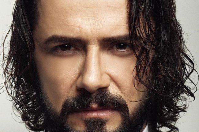 Cem Ucan u seriji Kirmizi Oda / Crvena soba