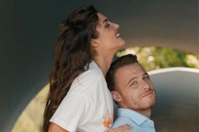 Hande Ercel i Kerem Bursin stigli zajedno na snimanje – evo šta je rekao glumac! (VIDEO)