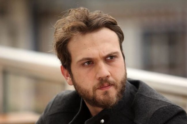 Aras Bulut Iynemli pomešao nacionalne praznike?!