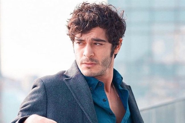 Burak Deniz ponovo izmamio uzdahe damama (FOTO)