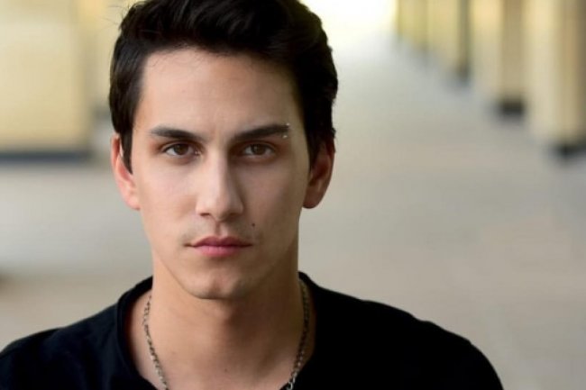 Novi glumac u seriji Sen Cal Kapimi / Pokucaj na moja vrata