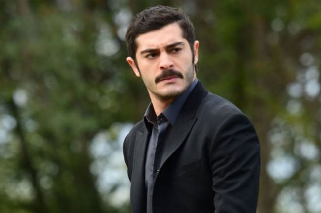 Burak Deniz predstavio novu kolekciju poznatog brenda Prada (FOTO)