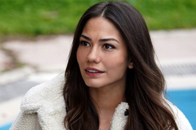 Demet Ozdemir se postidela pred kamerama!