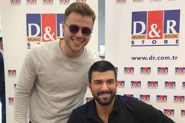 Tolga Saritas i Engin Akyurek u filmu Yolun Acik Olsun  | Srećan put