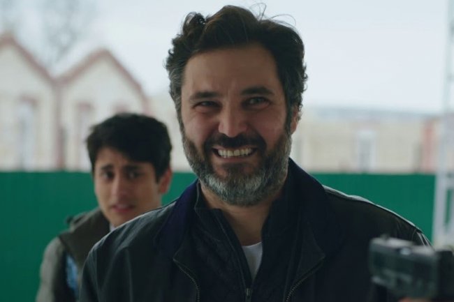 Alpay Atalan u filmu Yolun Acik Olsun