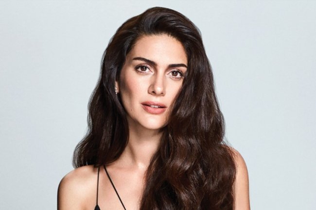 Berguzar Korel postala žrtva internet prevaranata!