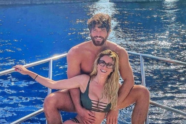 Italijanski Cosmopolitan – Can Yaman raskinuo sa verenicom!