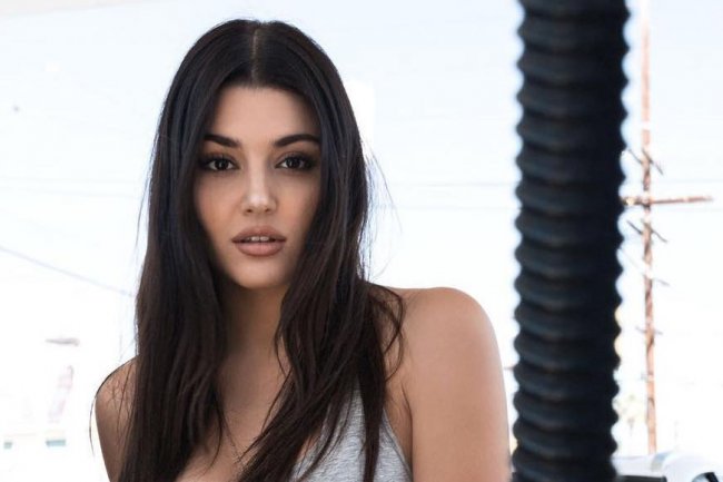 Hande Ercel fotografijom u bikiniju zapalila internet! (FOTO)