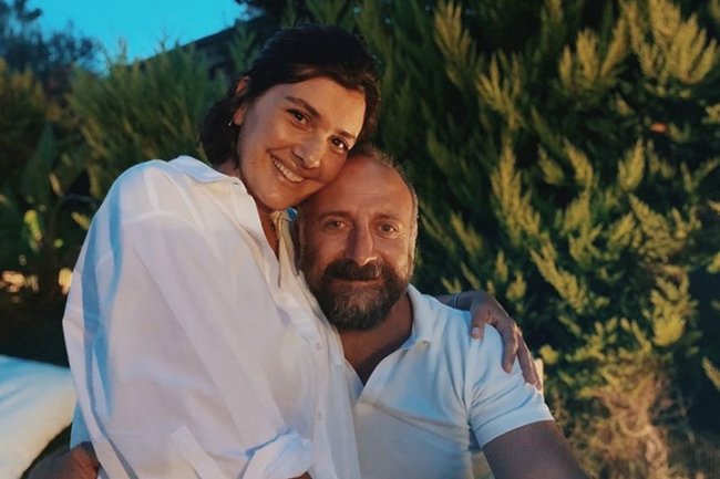 Berguzar Korel ljuta na paparace!