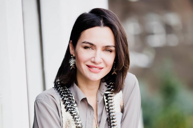 Birce Akalay u seriji Son Yaz / Poslednje leto