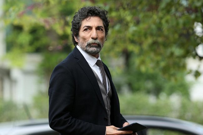 Mustafa Ugurlu u seriji Sahmeran sa Serenay Sarikayom!