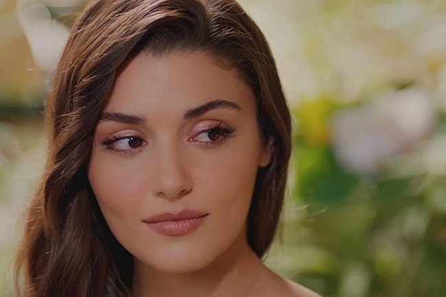 Hande Ercel – Pitajte Kerema!
