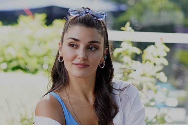 Hande Ercel ponovo oduševila – Tri miliona za četiri dana! (FOTO)