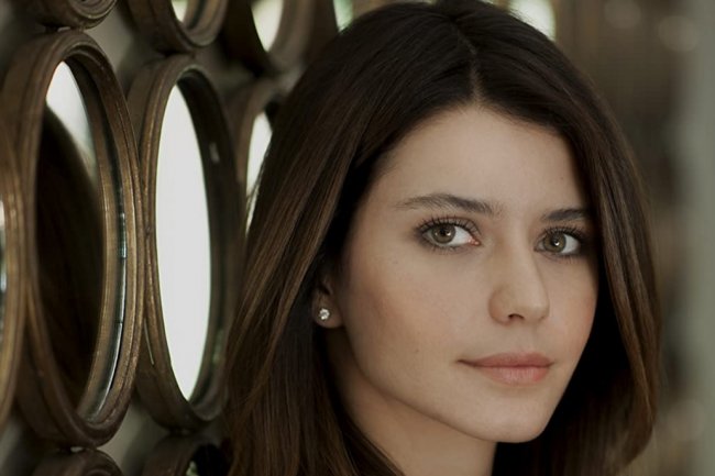 Beren Saat bez komentara na navodni skandal njenog supruga!