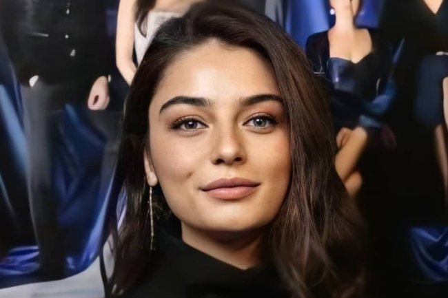 Ayca Aysin Turan – Prvih 5 miliona!