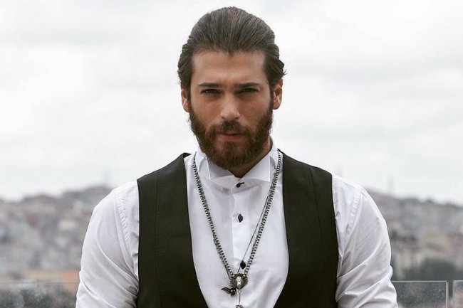 Turski glumac Can Yaman mokar i bez majice "srušio" Instagram! (FOTO)