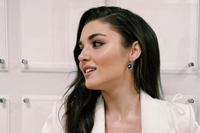 Hande Ercel u predivnoj haljini oduševila fanove (FOTO)