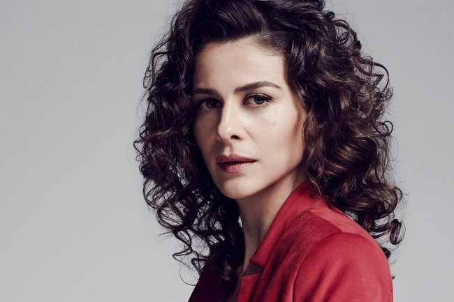 Ebru Ozkan u seriji Sahmaran