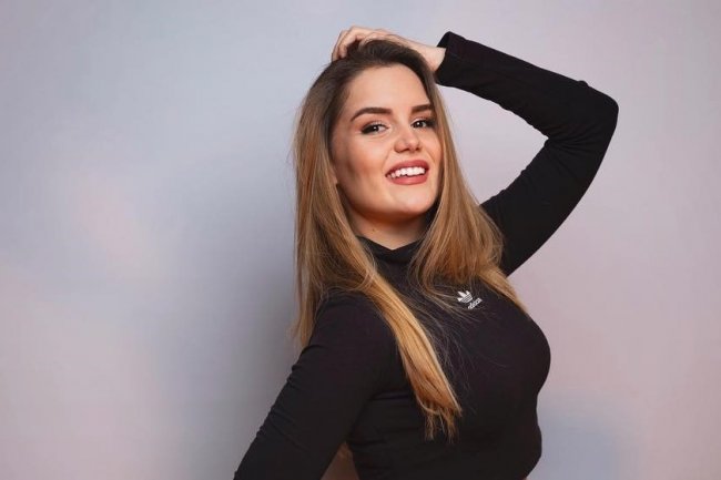 Alara Turan u seriji Eskiya Dunyaya Hukumdar Olmaz kao Melek