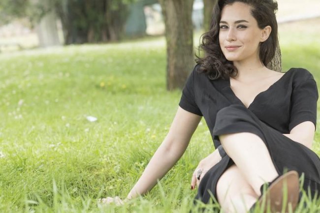 Hande Dogandemir u novoj seriji Annemizi Saklarken