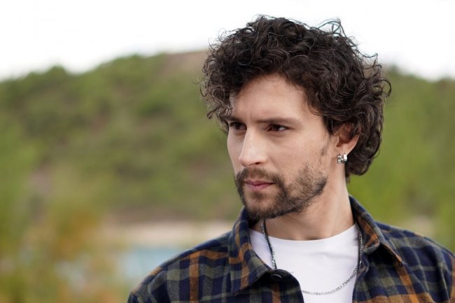 Bora Cengiz kao Mirza u seriji Kalp Yarasi / Rana na srcu