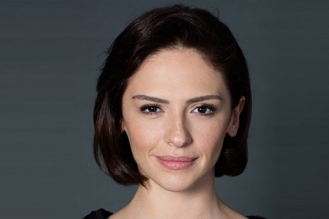 Sinem Uslu u seriji Evlilik Hakkinda Her Sey / Sve o braku
