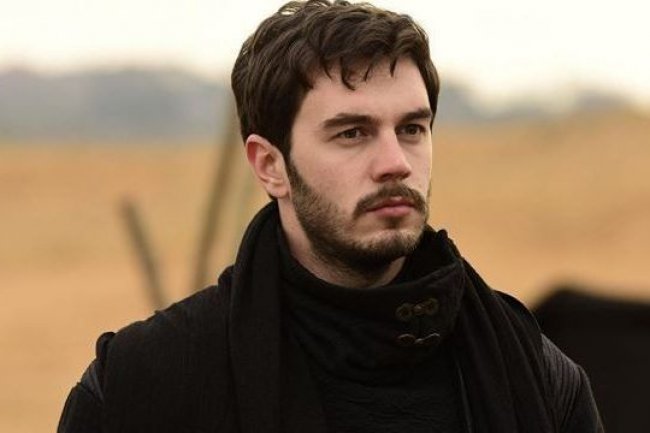 Turski glumac Ismail Ege Sasmaz je juče proslavio 28. rođendan!