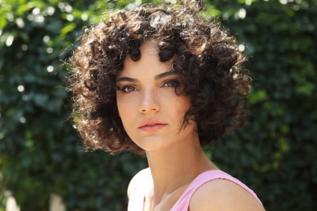 Nazli Senem Unal u seriji Uc Kiz Kardes | Tri sestre