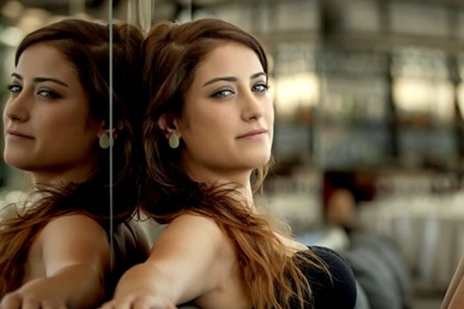 Hazal Kaya je veoma ljuta, a evo i zbog čega!