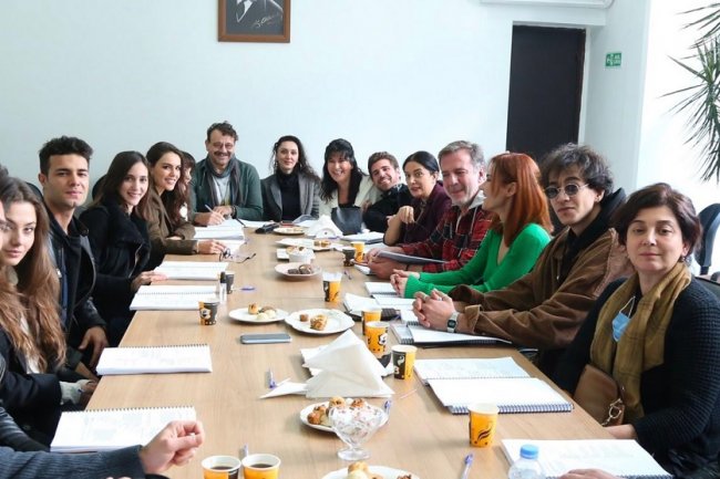 Počeo rad na seriji Uc Kiz Kardes / Tri sestre