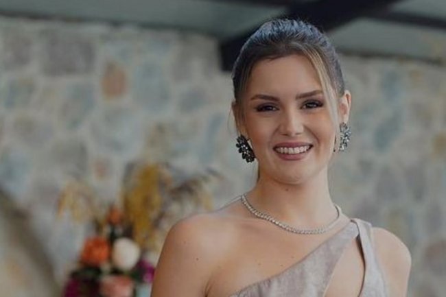 Alara Turan u seriji Evlilik Hakkinda Her Sey / Sve o braku