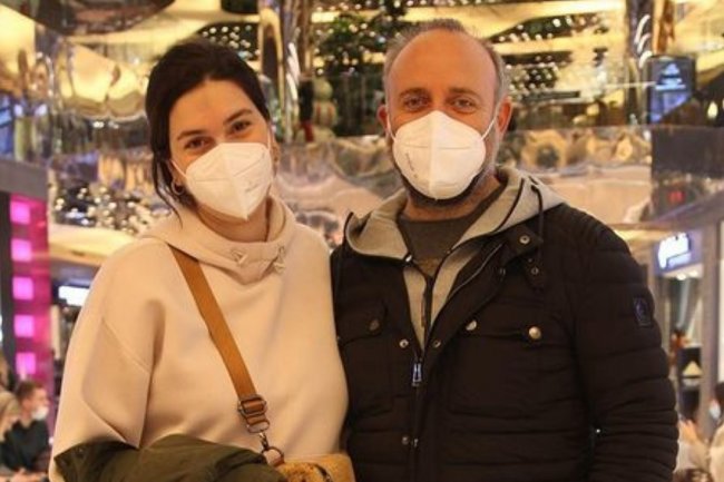 Halit Ergenc i Berguzar Korel poželeli svima srećnu Novu godinu!
