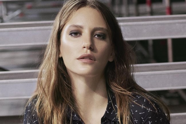 Serenay Sarikaya napadnuta od strane nepoznatog mladića?!