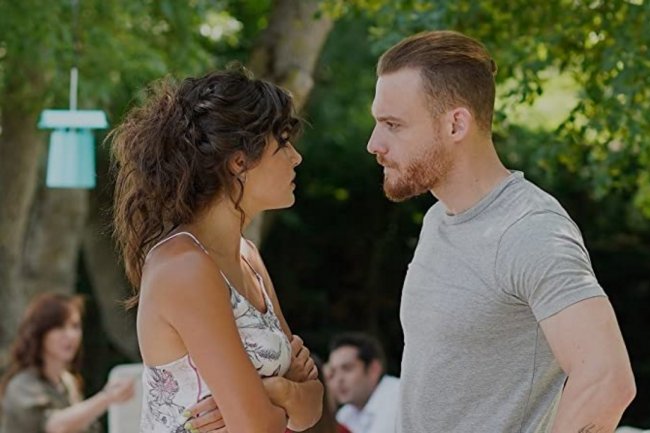 Novi trač ili istina? Raskinuli Kerem Bursin i Hande Ercel?!