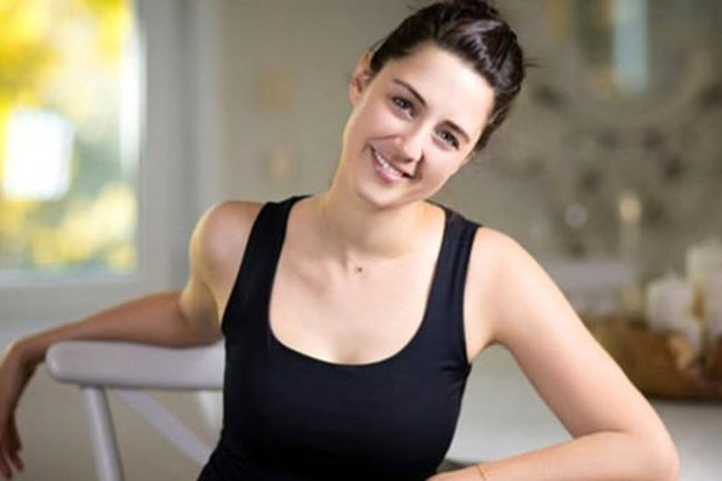 Melis Birkan u seriji Kirmizi Oda / Crvena soba