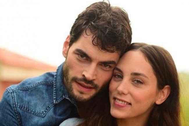 Akin Akinozu prepun komplimenata za Oyku Karayel