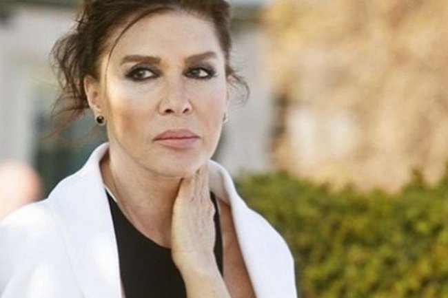 Nebahat Cehre o Kivancu Tatlitugu i Hazal Kayi