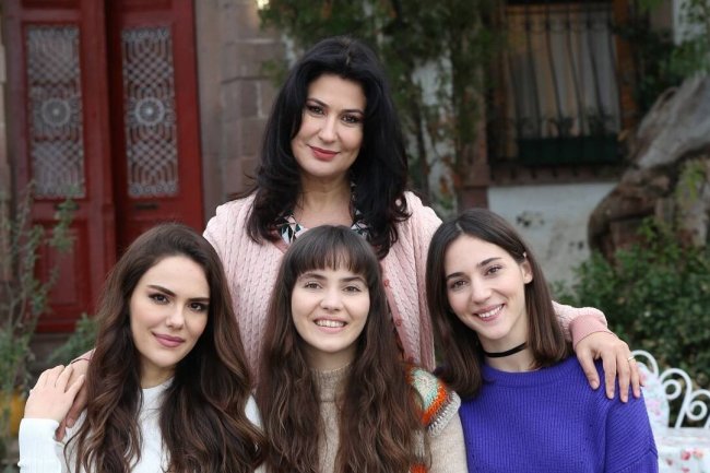 Dobar start turske serije Uc Kiz Kardes / Tri sestre