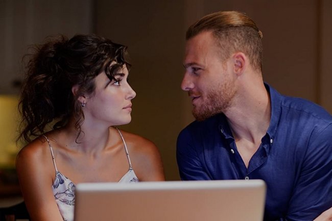 Hande Ercel i Kerem Bursin – da li je ovo potvrda raskida?!