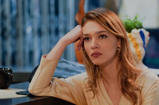 Melisa Dongel u seriji Kiraci / Stanar