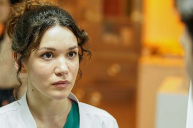 Hazal Subasi - doktorka Leyla koja privlači pažnju gledalaca