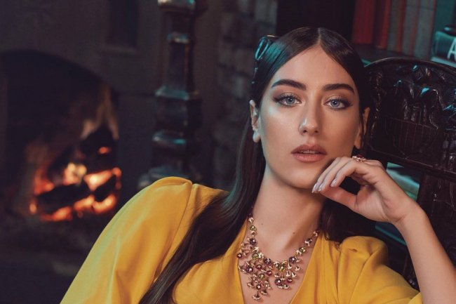 Hazal Kaya - Šalila sam se!