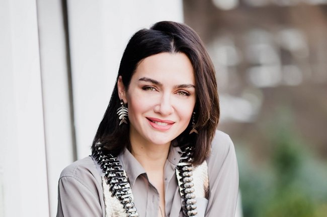 Birce Akalay čeka premijere njene dve nove serije!