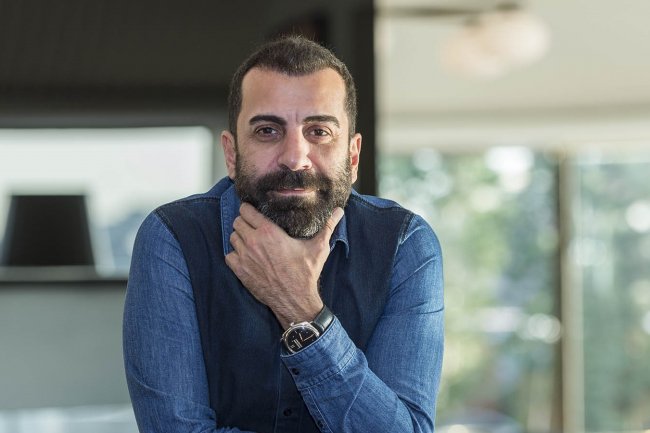 Emre Karayel kao suprug lika Meryem Uzerli u seriji Ru