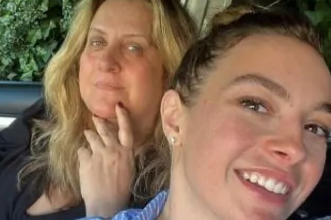 Melis Sezen privukla pažnju fotografijom sa majkom