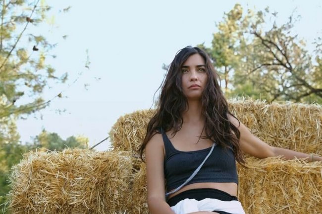 Tuba Buyukustun otkrila kada počinje serija Another Self